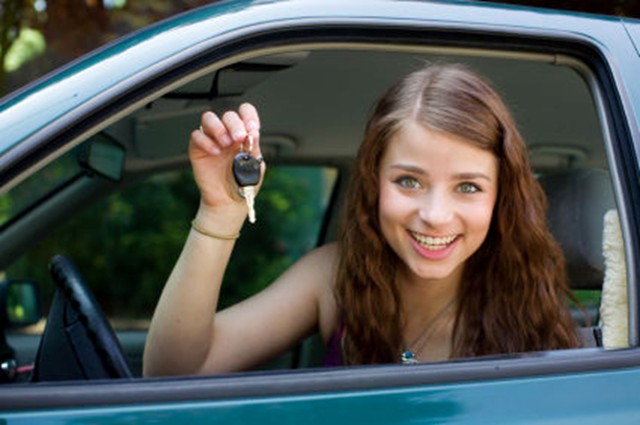 Choose The Best Driving School Which Can Improve Your Driving Skills